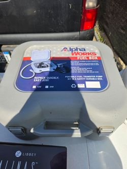 Portable fuel transfer pump