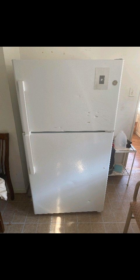 I Am Selling A Refrigerator, Stove , Washer And Dryer For $500 As A Package Deal. Everything Functions Perfectly And Never Had Any Issues. 