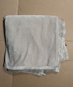 Jennifer Adams Luxe Chenille Corduroy Throw – 60″ × 70″ (Tan)