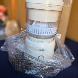 Electric citrus juicers