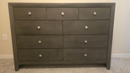 9 draw dresser and 2 night stands