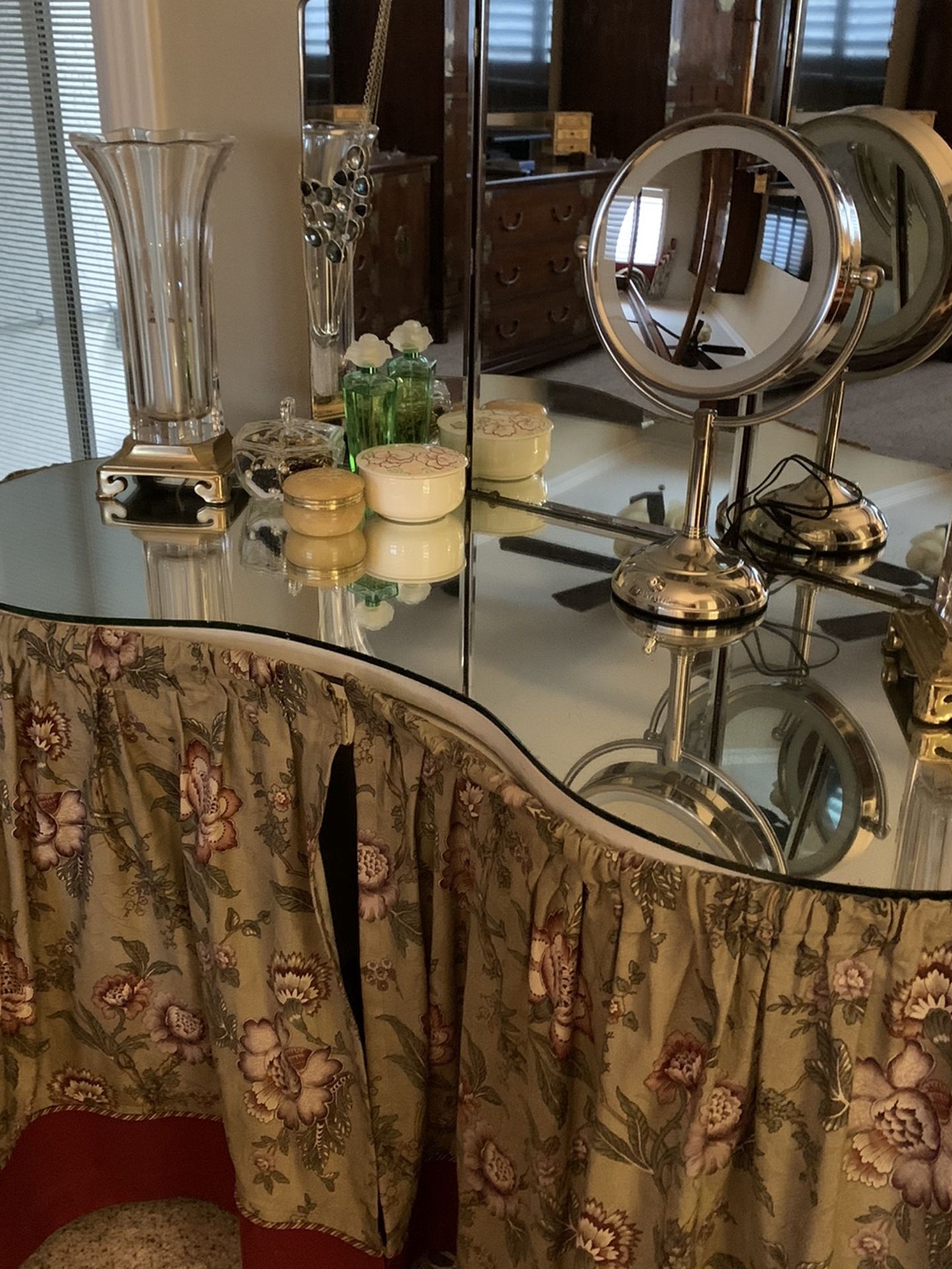 antique dressing table