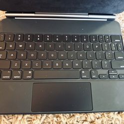 Apple iPad  Full  Keyboard. 