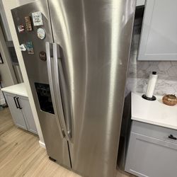 Amana Fridge Like New