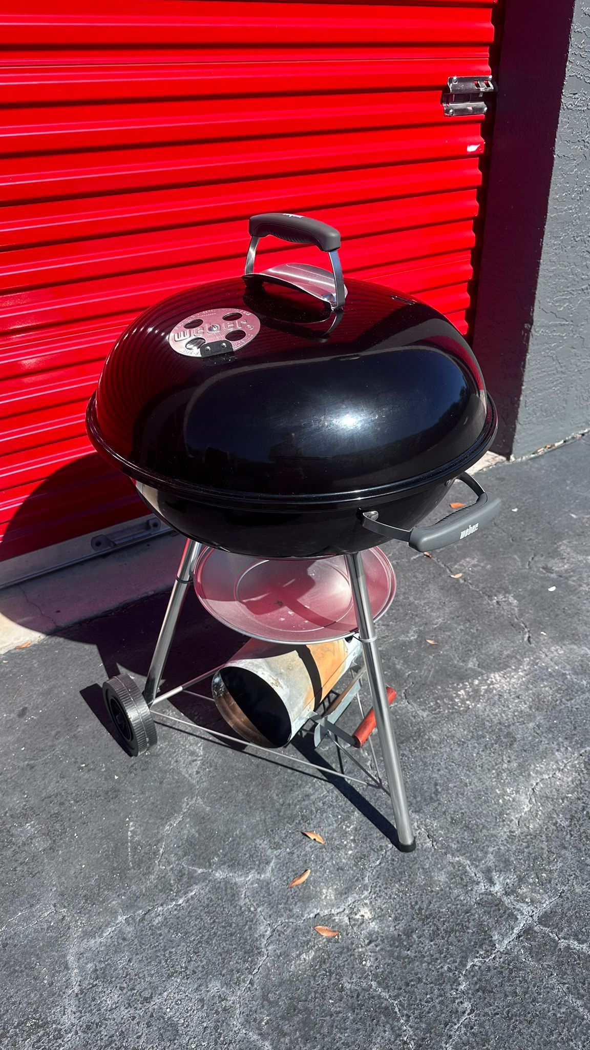 WEBER CHARCOAL GRILL w COVER - delivery is negotiable