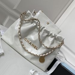 Chanel 22 Street Bag