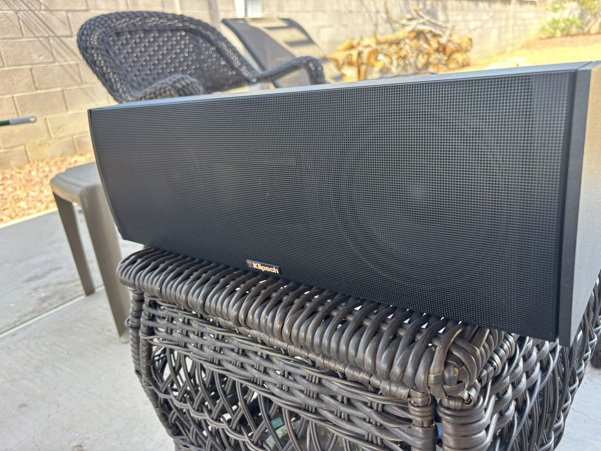 Center channel speaker