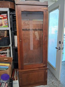 Gun  and riffle cabinet