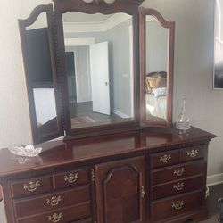 Five Piece Queen Cherry Bedroom Set