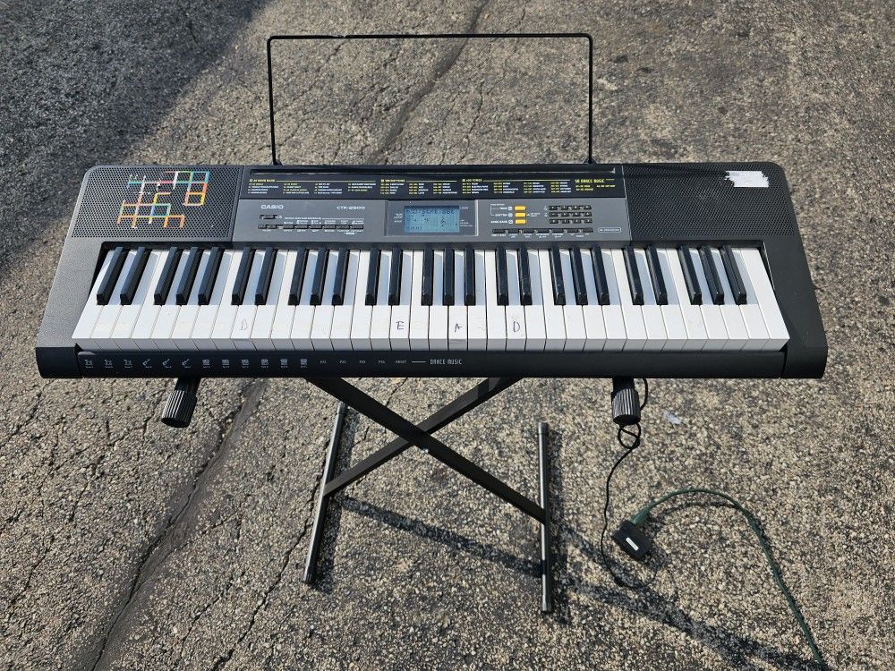 Casio Ctk-2500 keyboard with stand