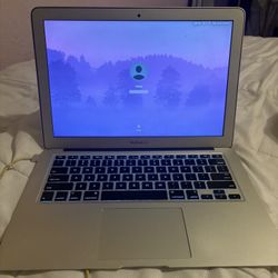 MacBook air 13" With Charger