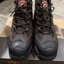 NEW Irish Setter (Red Wing) Two Harbors Safety Toe Work Boots - Men's 9.5 E2