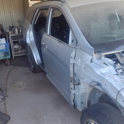 Parting out Hyundai Santa Fe parts