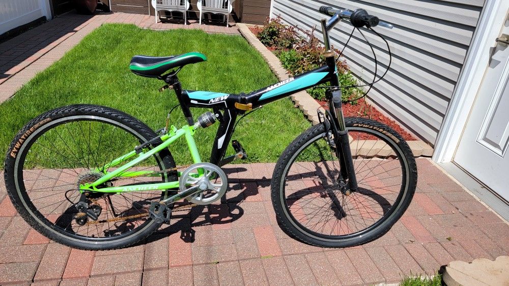 Folding Mountain Bike .