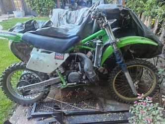 KX250 parts and running scooter.