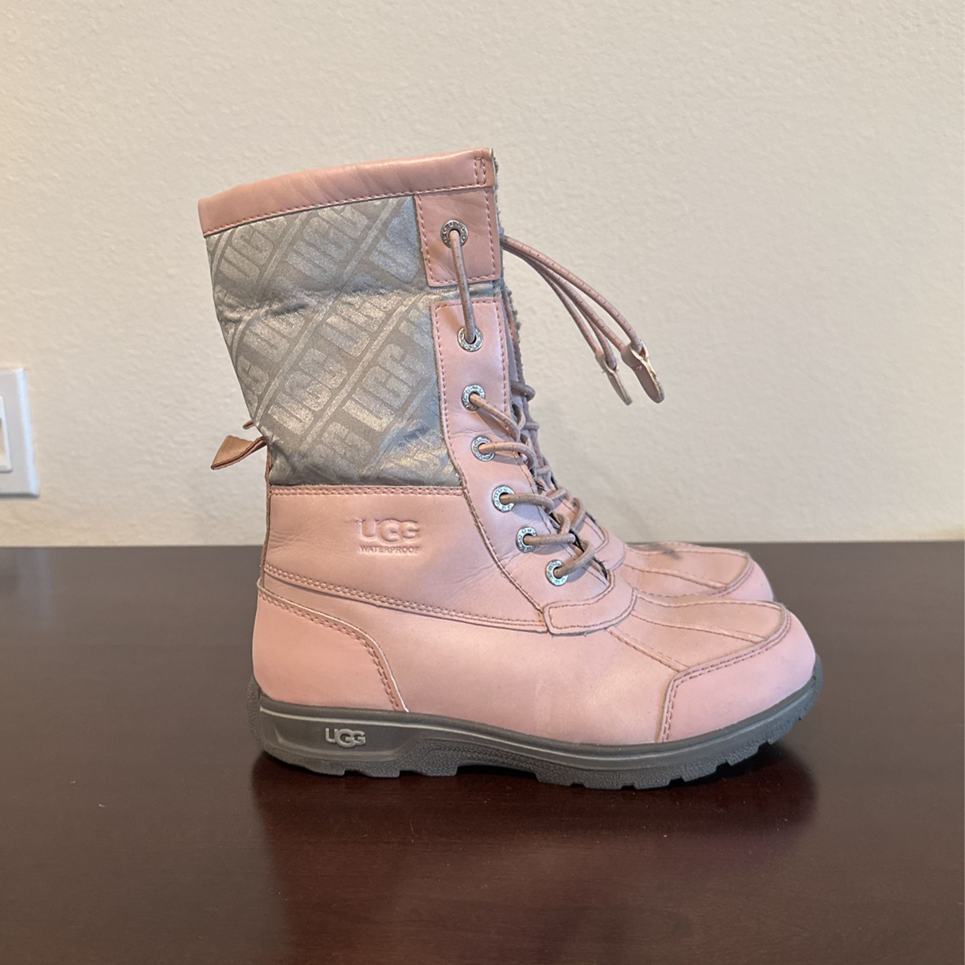 Girls UGG Waterproof  Boots/rain/snow Boots Pink Size 4 