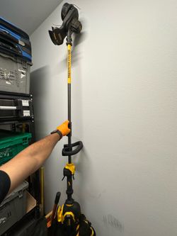 Nice dewalt 60v weed wacker