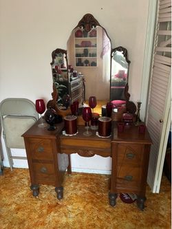 Antique desk with mirror