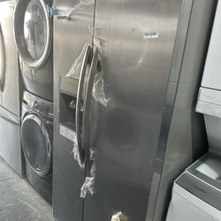 frigidaire refrigerator 36 side by  side new 