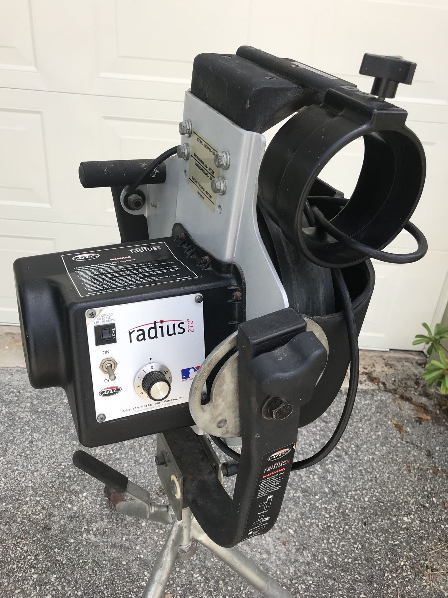 ATEC Radius 270 pitching machine