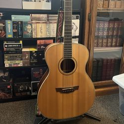 Parkwood acoustic Guitar, Great Christmas Gift! 