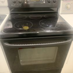 GE Used Electric Stove In Black Working Perfectly 4 Months Warranty 