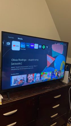 65 inch Vizio tv no scratches has remote also