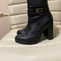 Black Boots 
