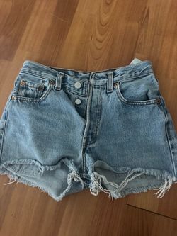 Levi light denim jean shorts - vintage size 23/24