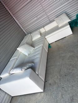 Sectional sofa can go both sides