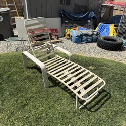 Tropitone Lounger