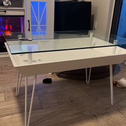 Glass Table (coffee /Plant Table)