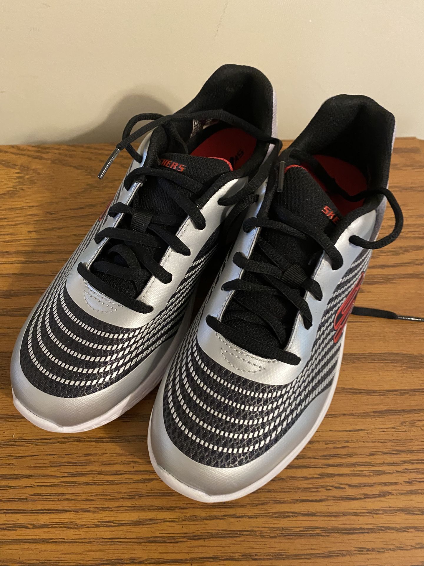 Brand New Boy’s Sketchers Microspec Max ll-Zarborg Sneakers Size 4.5