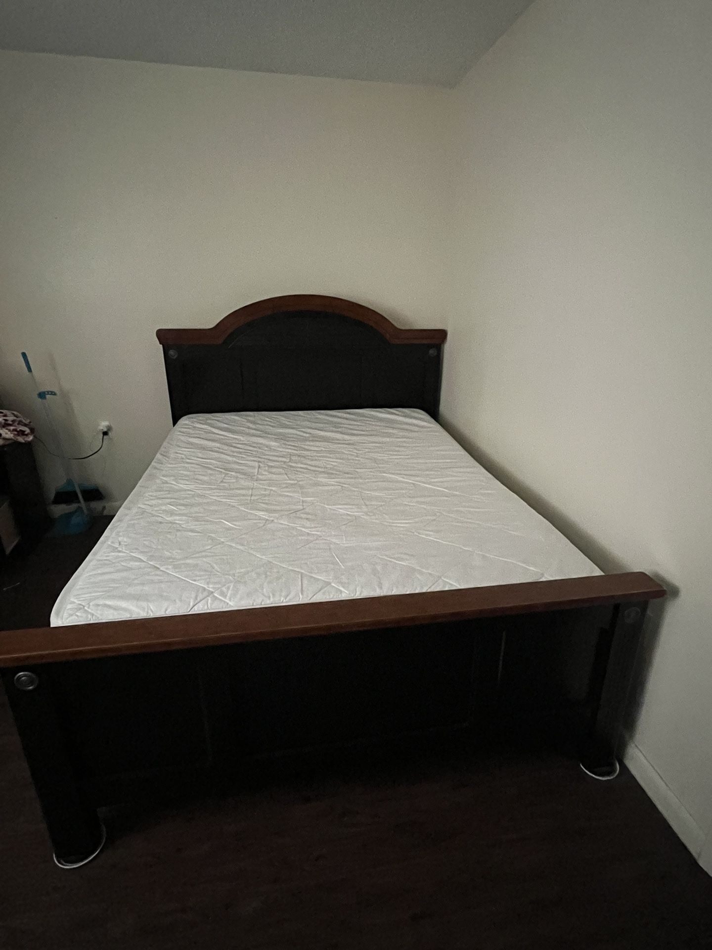 Queen Size Bed And Dresser