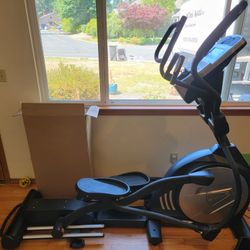 Elliptical Trainer (SOLE E35)