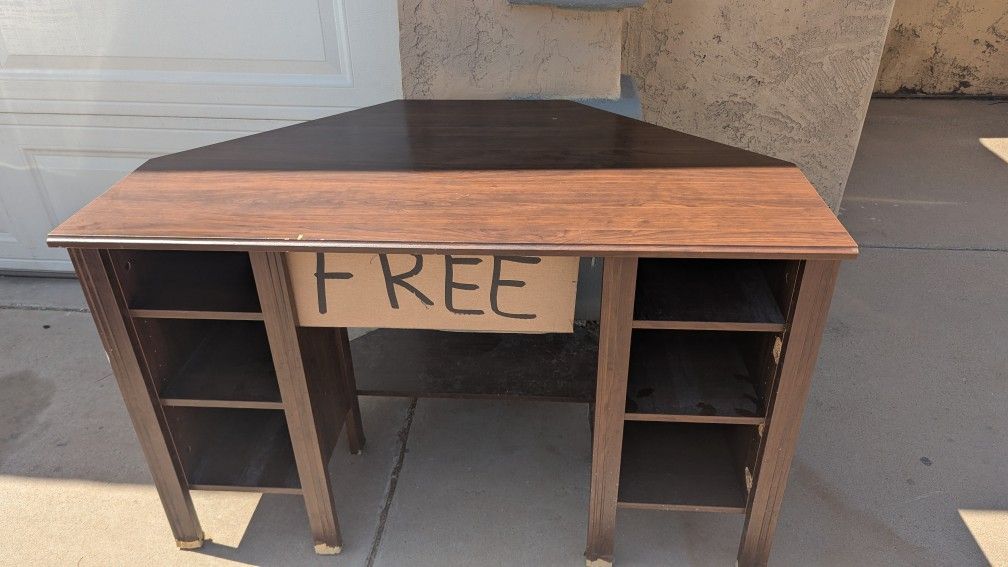 FREE Desk.
