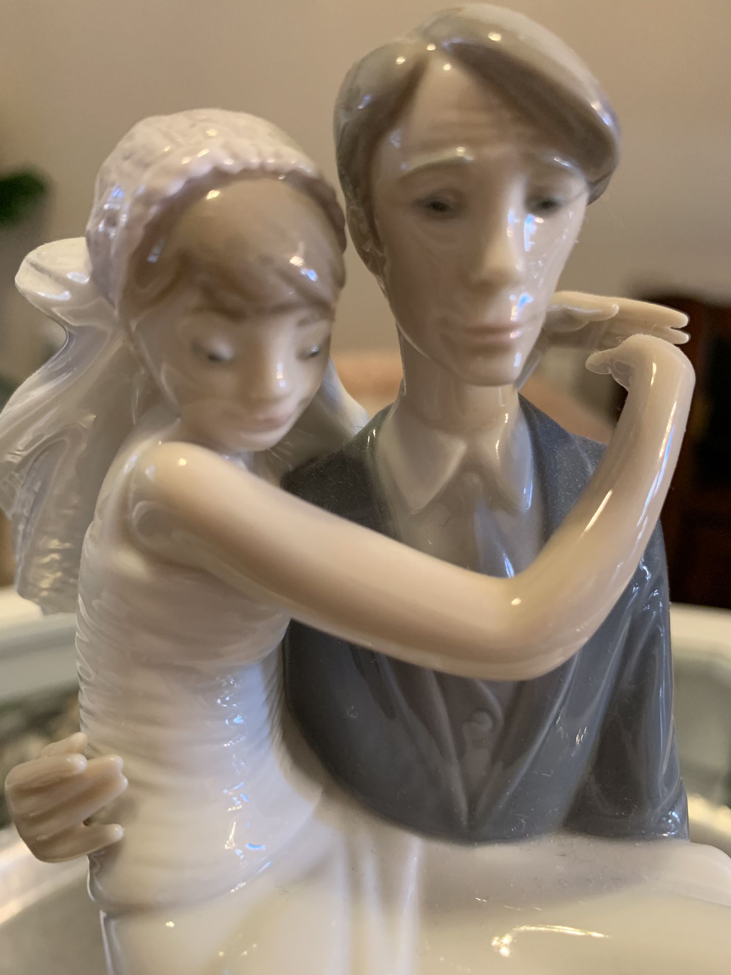 Lladro Bride And Groom Figurine/ Over The Threshold