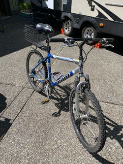 Giant Boulder SE blue series mountain bike