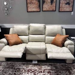Ashley Rackingburg Cream Reclining Sofa And Loveseat🎈2 Piece Living Room Set🔥 New Brand 🌟 On Display🏠Delivery & Financing✅