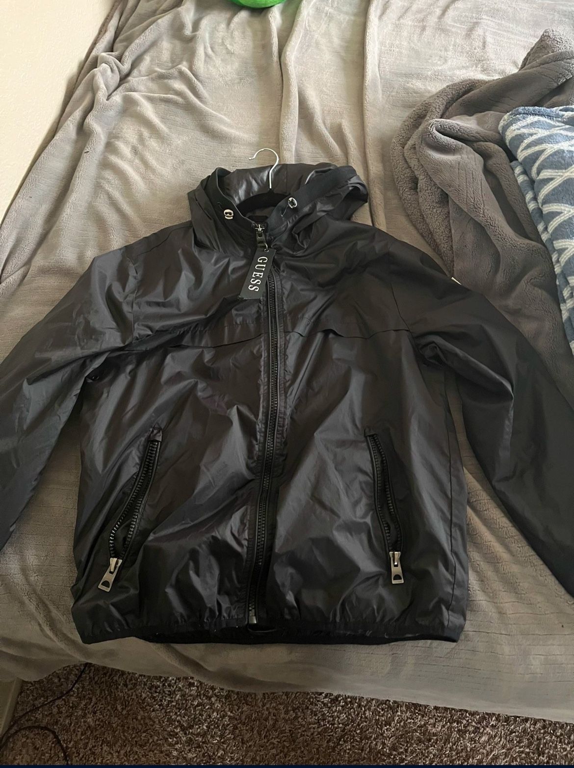 Guess windbreaker