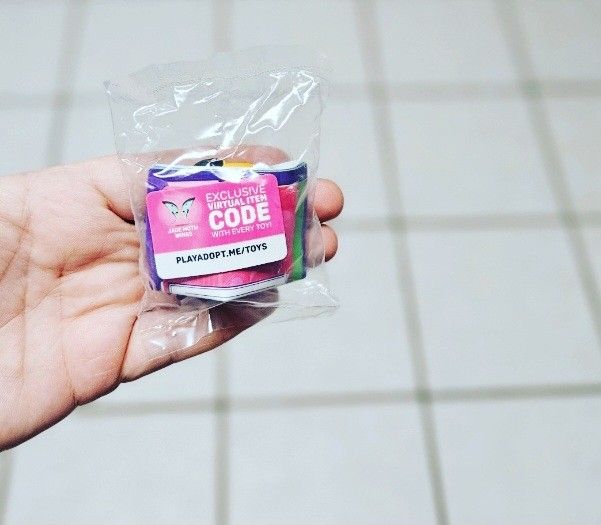 2023 Adopt Me! Mystery Pets Series 2 UltraRare Toucan for Sale in