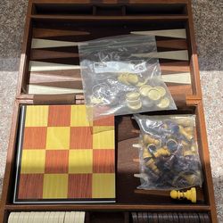 Badgamon, chess, and checkers 3 in 1 board case