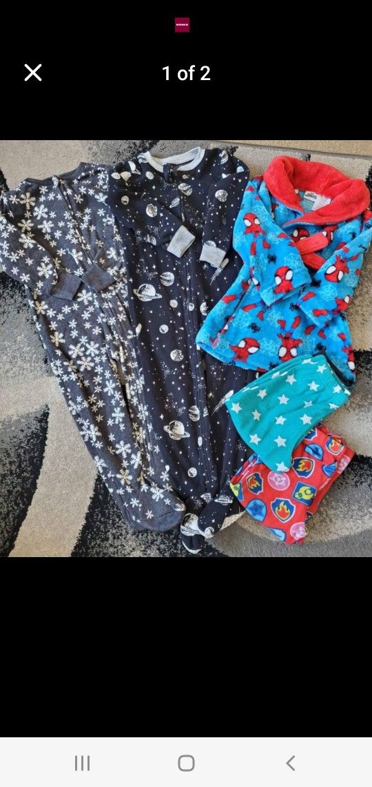 Boys 3T Pajamas And Robe