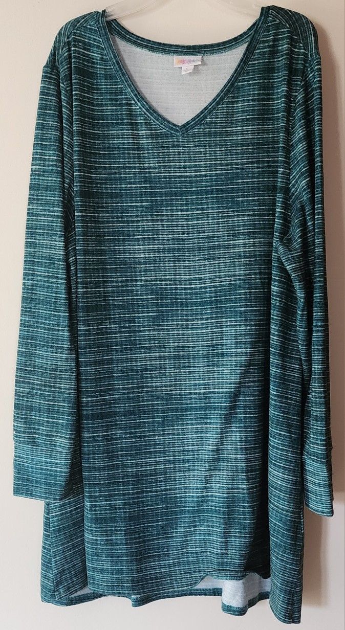LULAROE LARGE WOMANS GREEN TOP