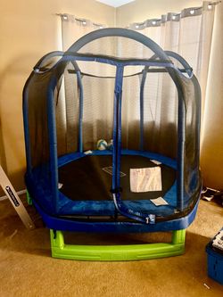 Trampoline 7 ft Good Condition