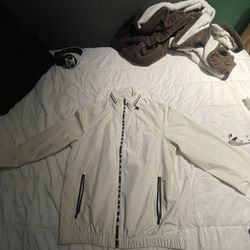 sweaters/hoodies/jackets