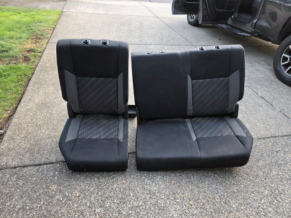Toyota TUNDRA 2nd GEN Rear Seats (2019)
