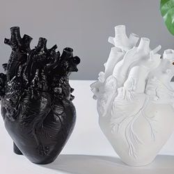 Heart Shaped Resin Vase Black Gothic Valentines Day Flower Holder 6.5”x4.33”Desktop Stand NEW (Firm)