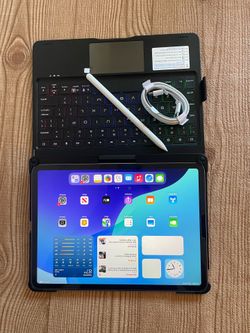 iPad Pro 11” (M2 chip / 2022 model) 4th Generation 128GB with  keyboard case and stylus pen