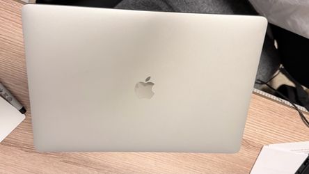 Apple MacBook Pro Intel Core i7 16GB 2019